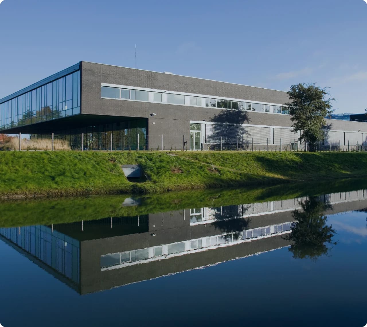 Energi Fyn’s office reflected in the water outside.